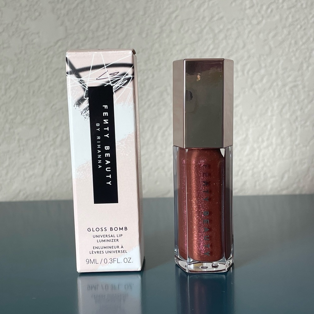 Fenty Beauty Gloss Bomb Universal Lip Luminizer in Hot Chocolit